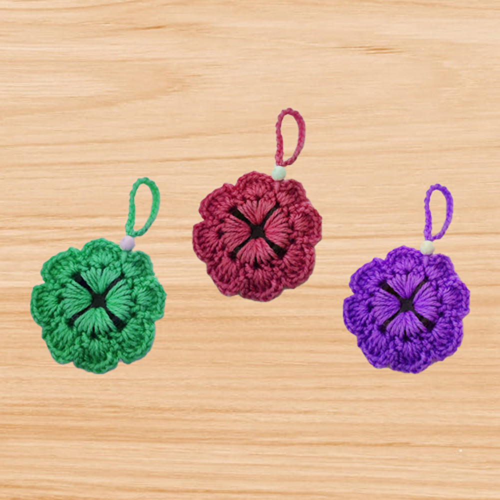 crochet flower keychain pattern