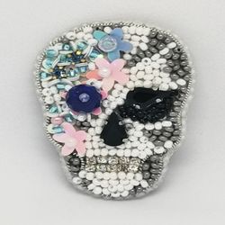 beaded brooch "skull" handmade