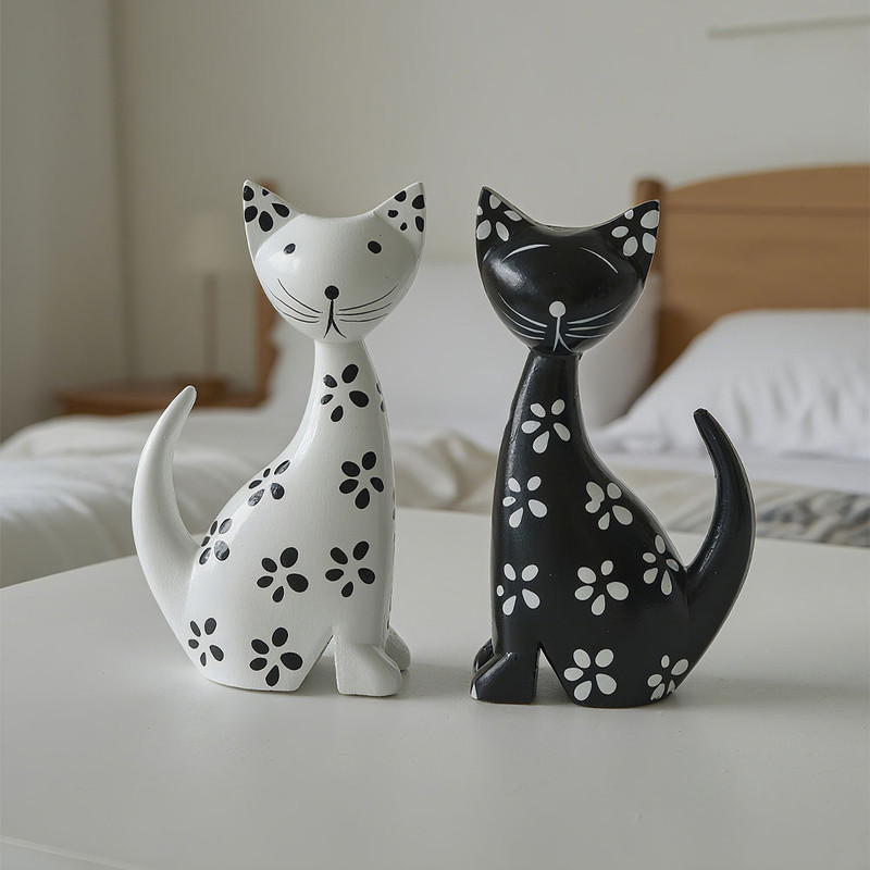 Nordic Minimalist Wooden Cat Ornament, Black and White Couple Spotted Kitten, Cute Desktop Decoration