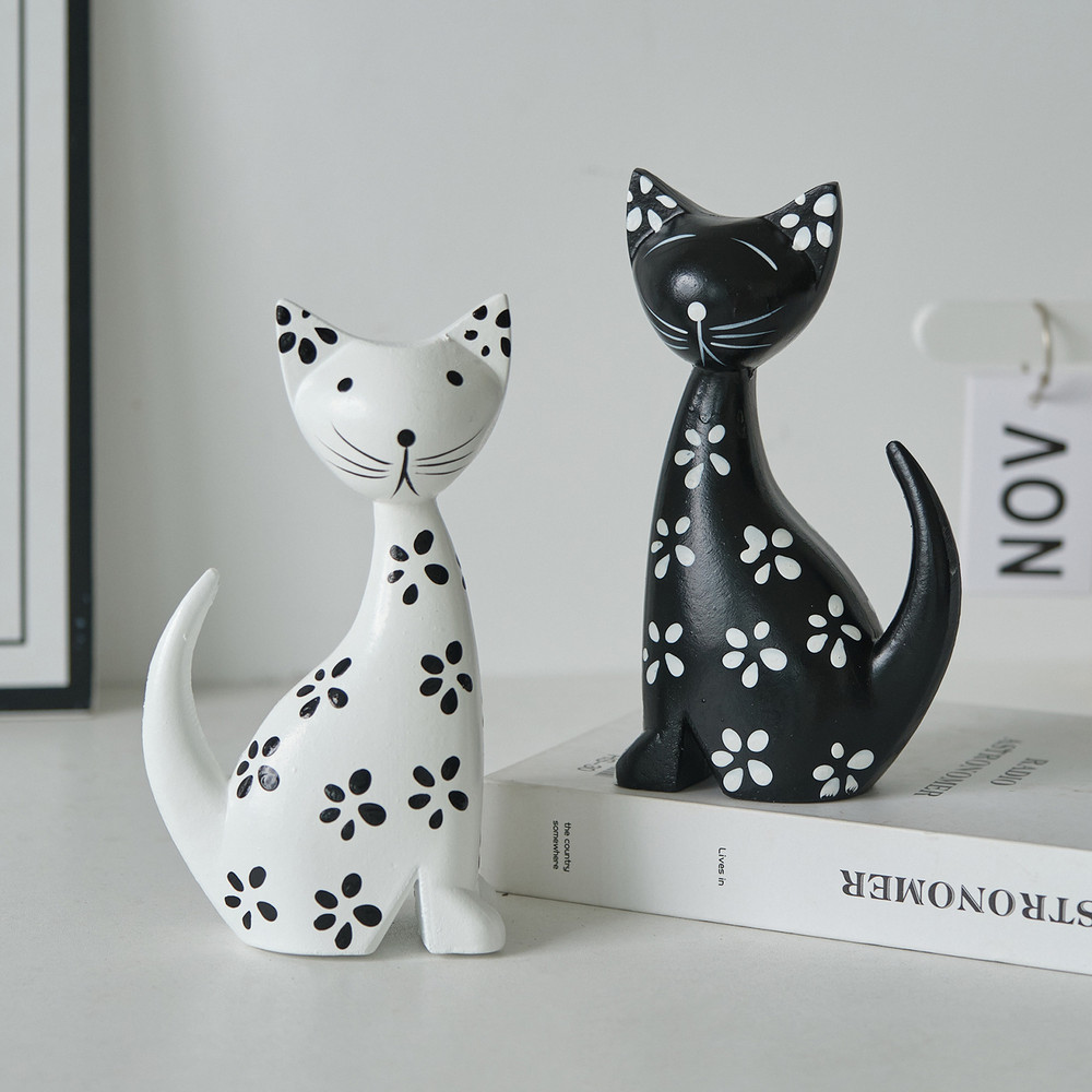 Nordic Minimalist Wooden Cat Ornament, Black and White Couple Spotted Kitten, Cute Desktop Decoration