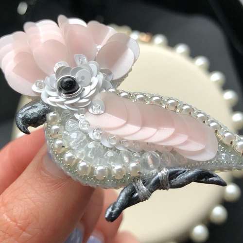 Parrot Kakadu brooch/handmade brooch/gift for her/handmade jewelry/bird jewelry