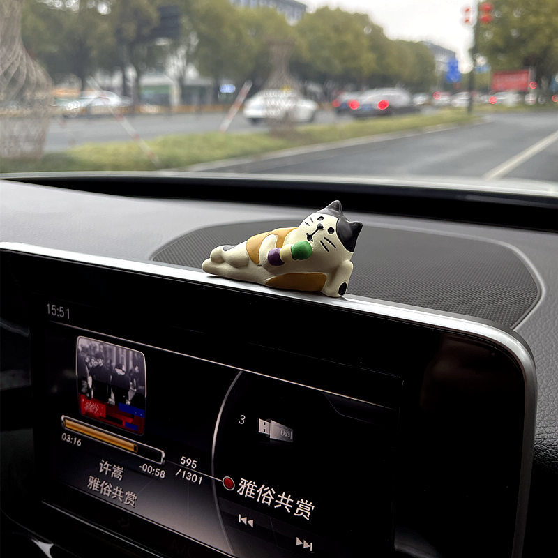 Car Dashboard Cat Ornament, Cute Healing Kitten Figurine, Resin Decorative Cat Accessories for Car Interior