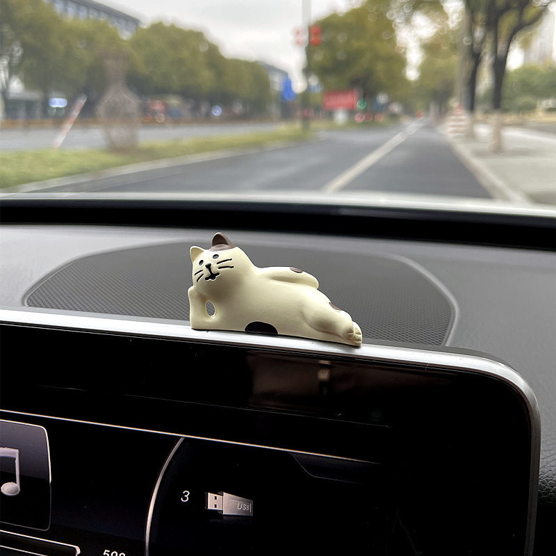 Car Dashboard Cat Ornament, Cute Healing Kitten Figurine, Resin Decorative Cat Accessories for Car Interior
