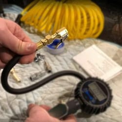 open flow lock-on tire chuck, heavy duty air chuck with clip for inflator gauge