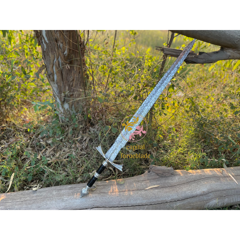 Daemon Targaryen Sword.jpg