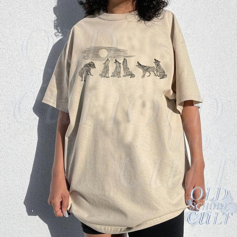 Howling Wolves Vintage Minimalistic T-Shirt, Retro Wolf Shirt, Cute Soft Distressed Cotton Shirt, Wolf Pack Tee, Wolf Lovers Gift.jpg