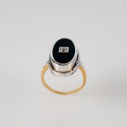 Unique Yellow Gold Ring featuring Onyx and Diamond