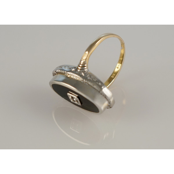 white-yellow-gold-ring-black-onyx-diamond-valentinsjewellery-9..jpg