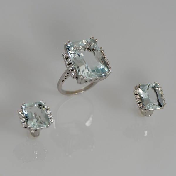 wite-gold-set-diamonds-aquamarine-valentinsjewellery-1.JPG