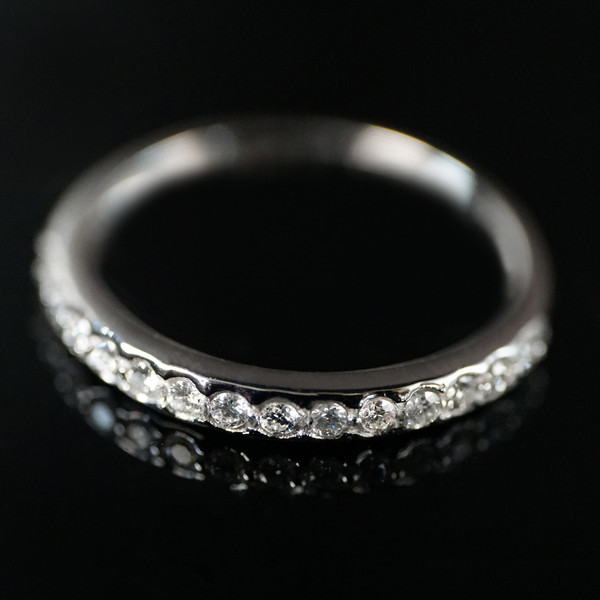 wihte-gold-diamond-ring-valentinsjewellery-4.jpg