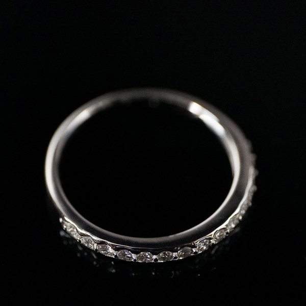 wihte-gold-diamond-ring-valentinsjewellery-5.jpg