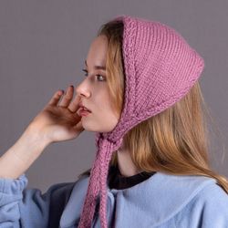 Bonnet with ties. Merino wool, cashmere. Dark pink lilac color