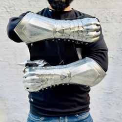 pair of medieval nazgul gloves | fantasy larp gauntlets gloves | fully functional gauntlets armor