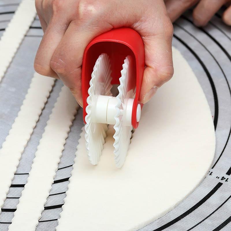 Manual Pasta Cutter Rolling Wheel For Homemade Noodles And Pizza 2