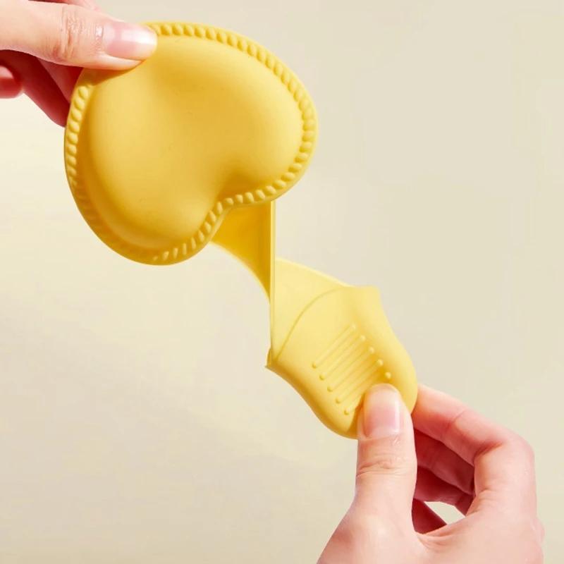 Heart Shaped Silicone Oven Mitts Heat Resistant Anti Scald Hot Bowl Holder Set 1