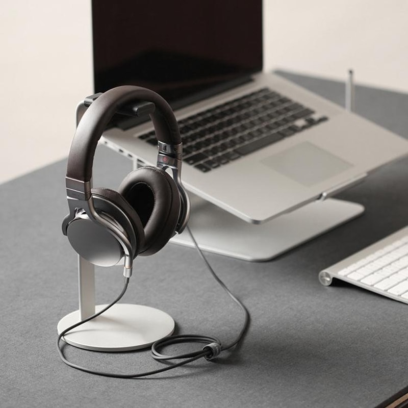 Sleek Aluminum Headphone Holder Stand with Silicone Pad for Desk and Gaming Headsets