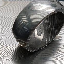 luxurious black damascus ring for men ideal for wedding and engagement moments