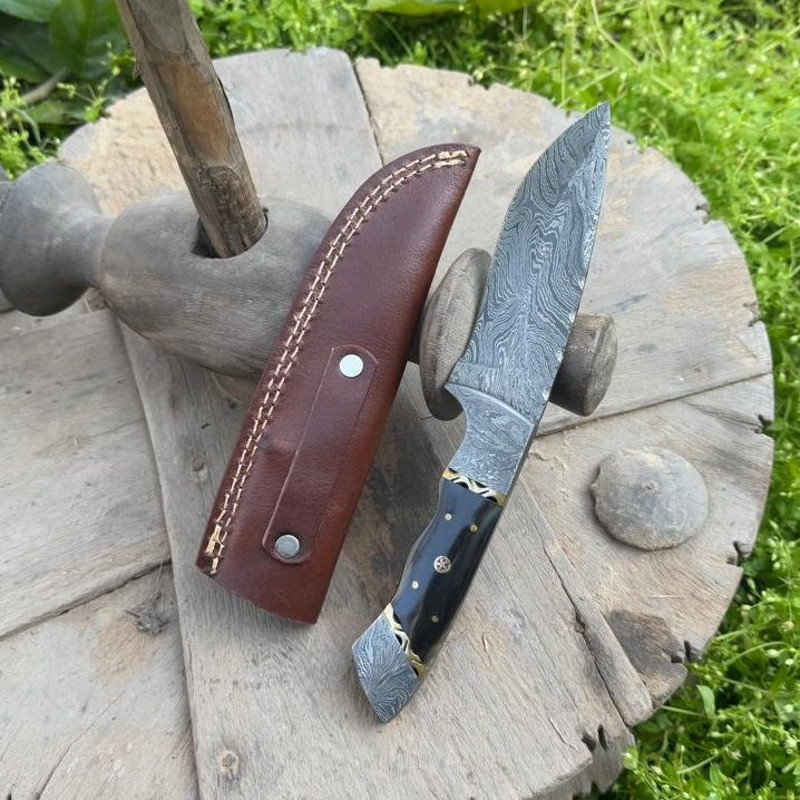 Handmade Damascus Steel Full Tang Classic Hunting Knife  Sheath Horn Handle Tactical Fixed Blade Su 9