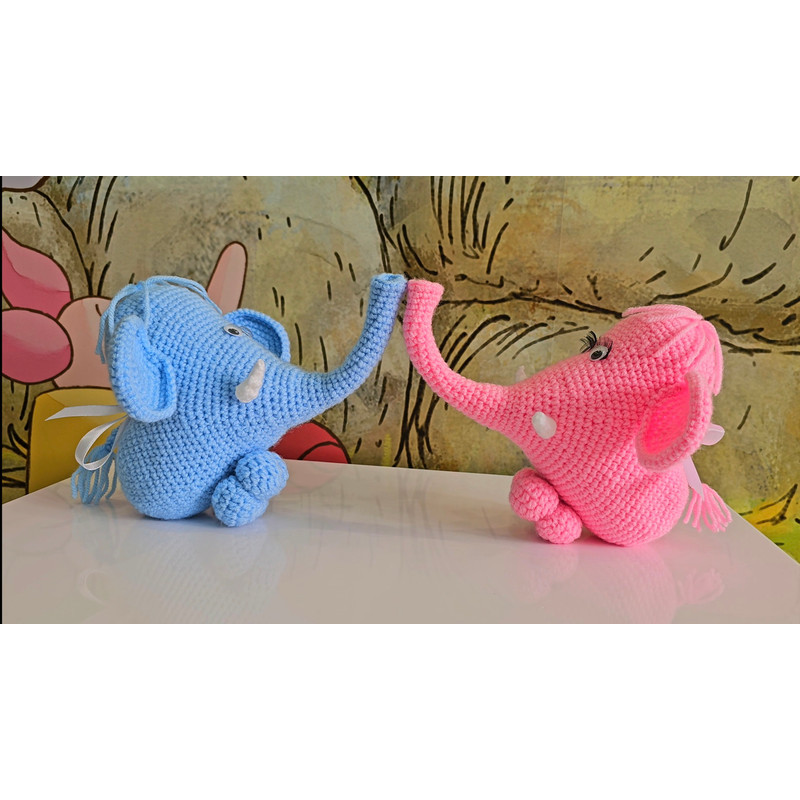 Romantic Crochet Elephants Couple 0