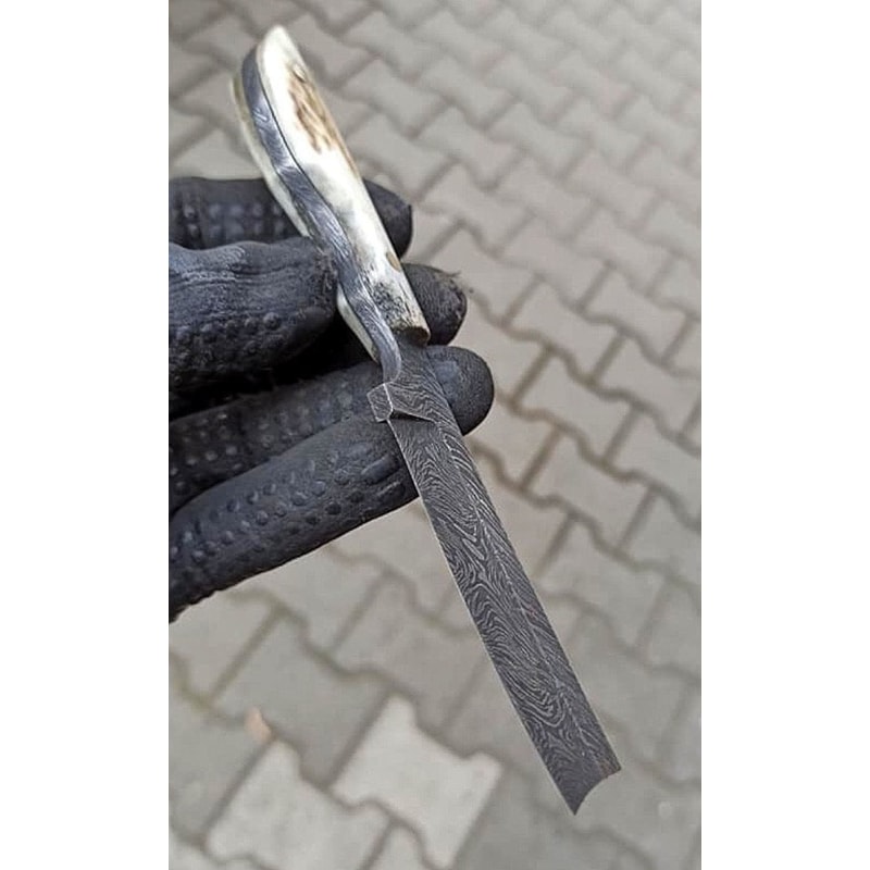 Premium 150 Layer Damascus Steel Razor Knife With Genuine Stag Horn Grip 4
