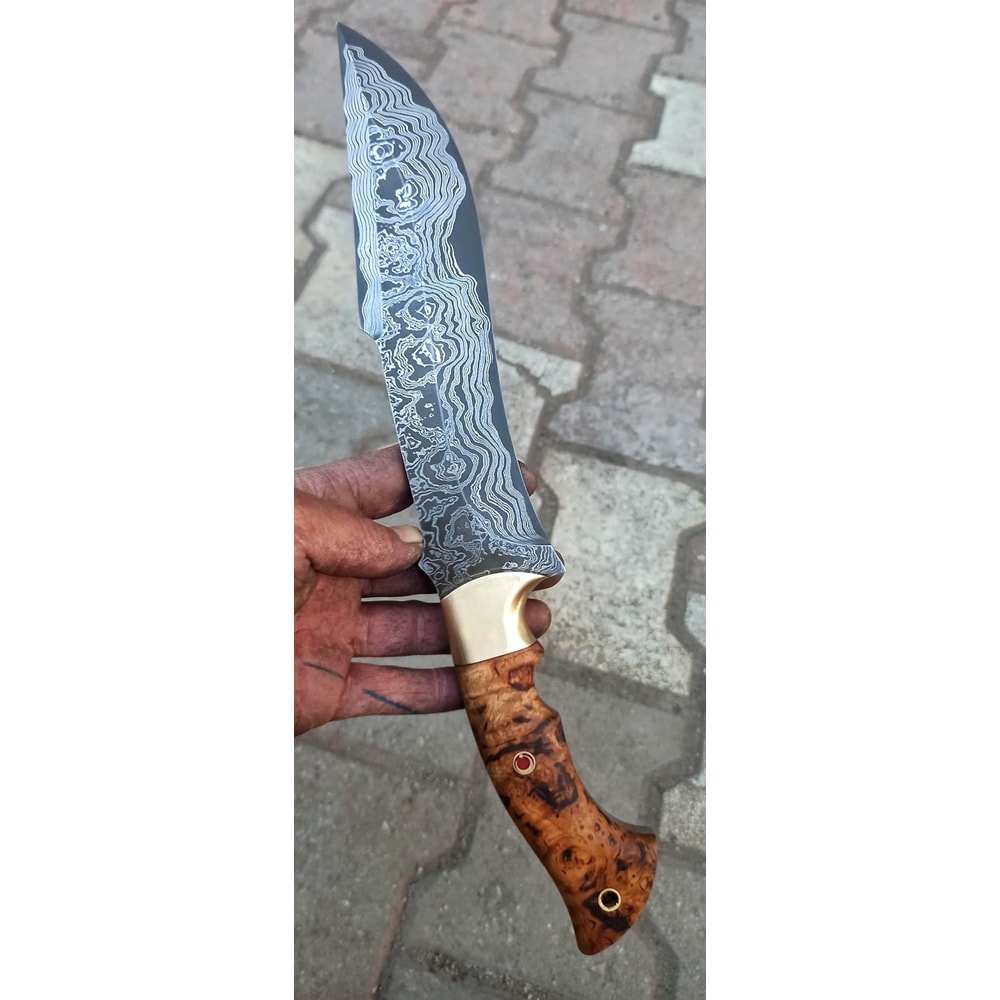 Premium 150 Layer Damascus Steel Hunting Knife With Full Tang Chestnut Grip 1