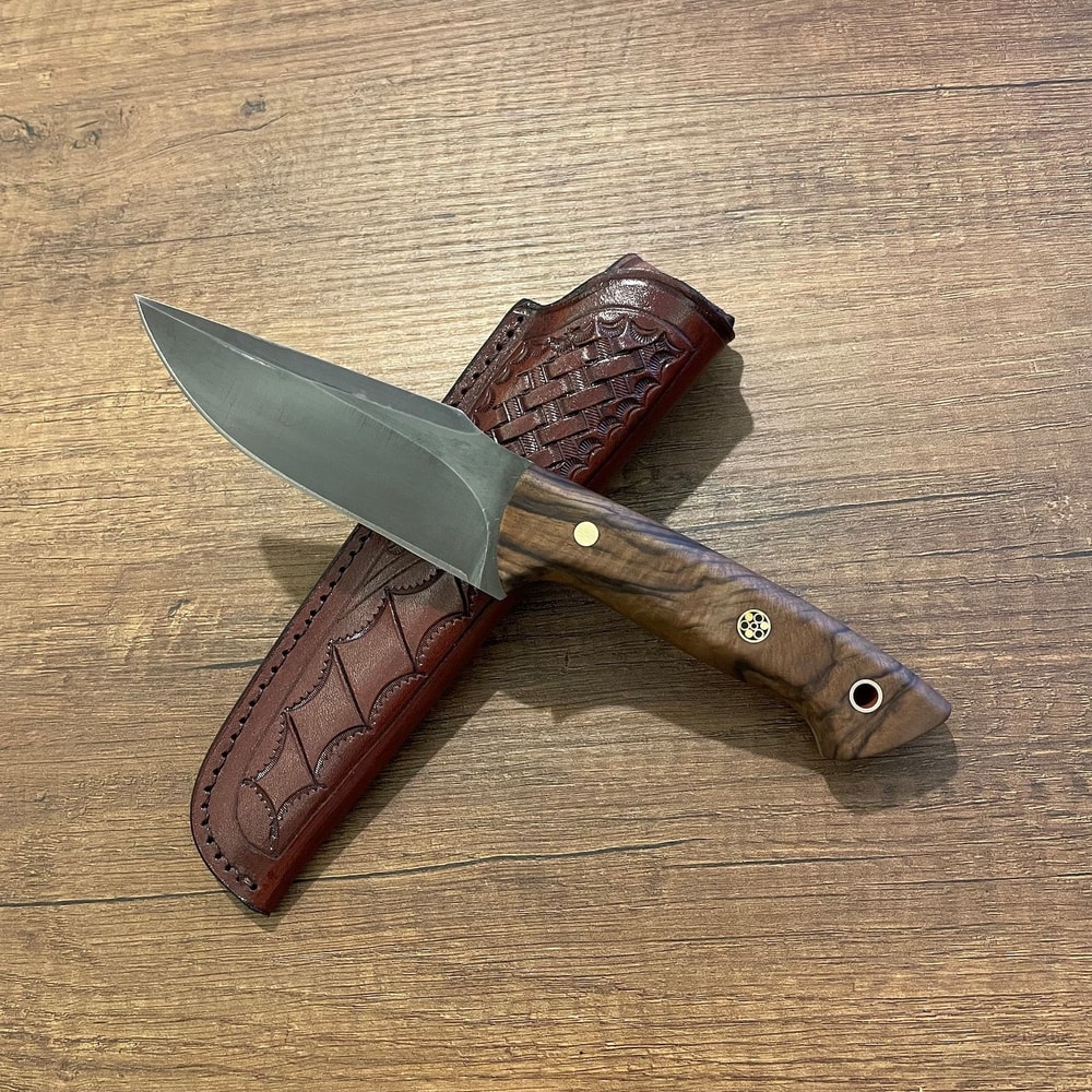 Full Tang Camping Hunting Knife With 80CrV2 Steel Walnut Wood Grip 0