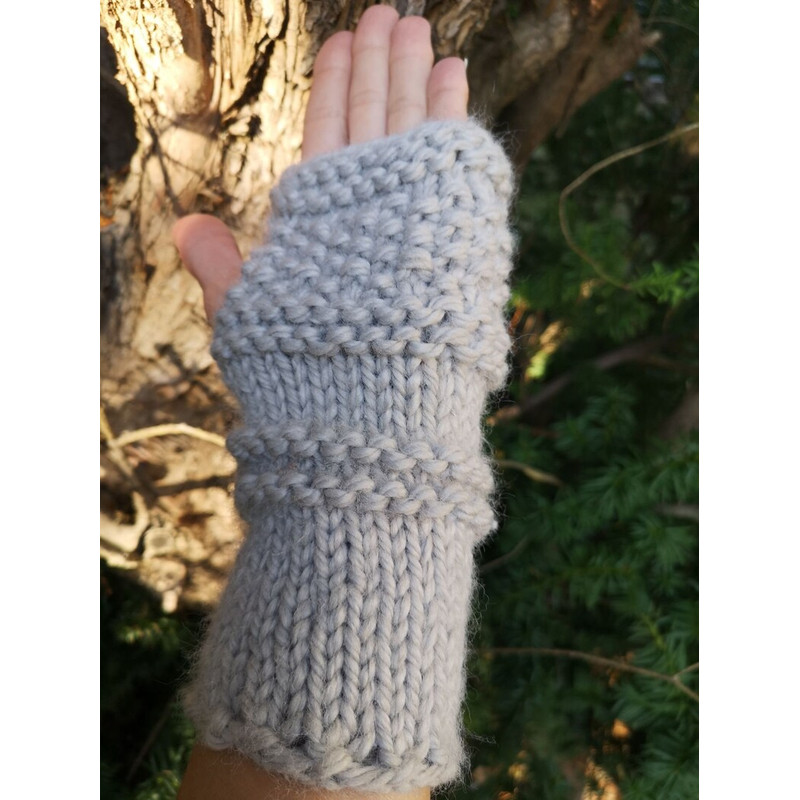 Sustainable Gray Knit Gloves Arm Warmer Recycled Plastic Poly Respun EcoFriendly 2