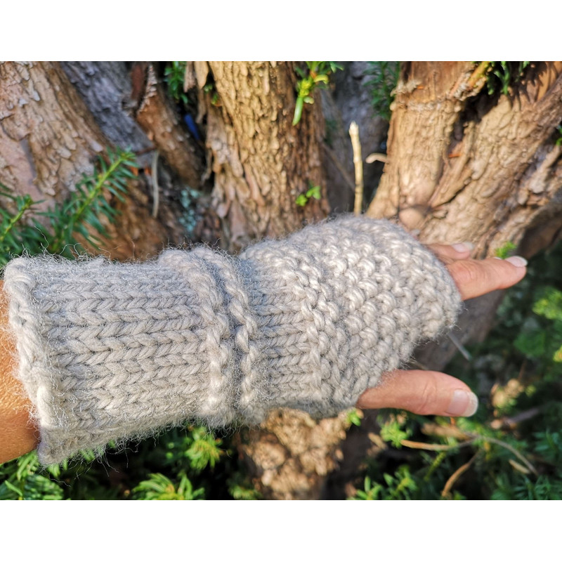 Sustainable Gray Knit Gloves Arm Warmer Recycled Plastic Poly Respun EcoFriendly 4