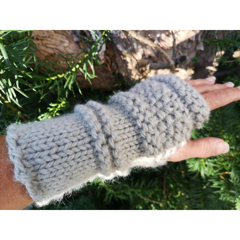 Sustainable Gray Knit Gloves Arm Warmer Recycled Plastic Poly Respun EcoFriendly 5
