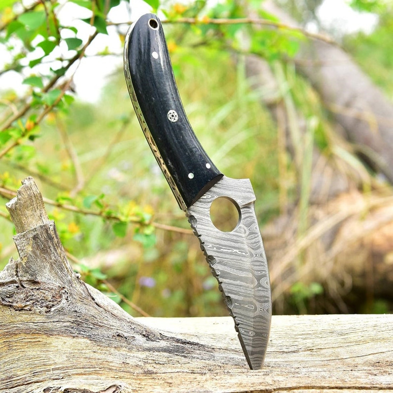 Stylish Custom Handmade Damascus Steel Knife