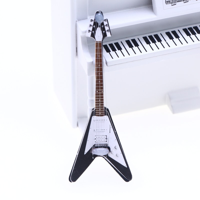 Mini Electric Guitar Dollhouse Decor Set For Music Lovers Collectors 5