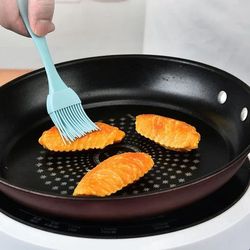 multi-purpose silicone oil brush, perfect for barbecue basting, cake decorating, and kitchen cooking tools