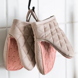 fish shaped silicone anti scald oven gloves, heat resistant kitchen gloves & tray dish holder, multi purpose pot holder