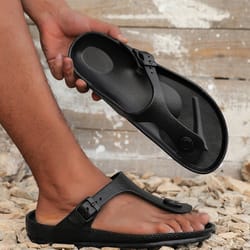 casual men's buckle flip flops with flat heel sleeve and clip, large size for all-day comfort