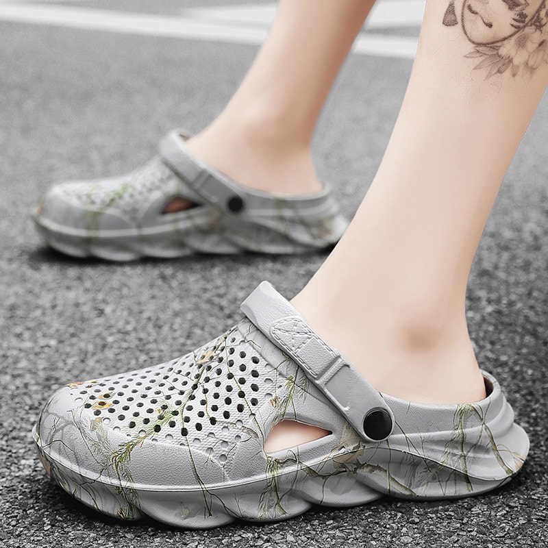 Mens Clogs Sandals Men Summer Slippers Hollow Breathable Flip Flops Fashion Beach Shoes With Thick 7