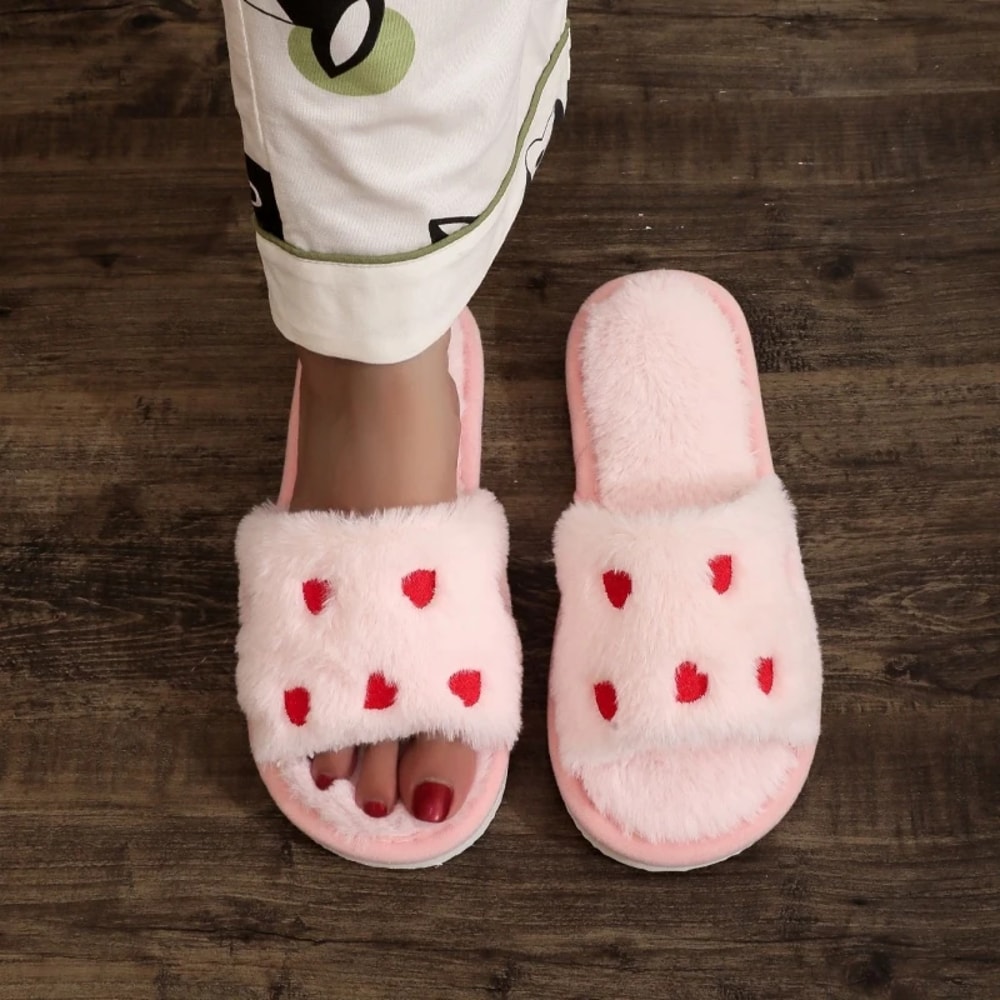 Winter Women Heart Slippers For Home Furry Sandals Indoor Soft House Slides For Men And Couples 1