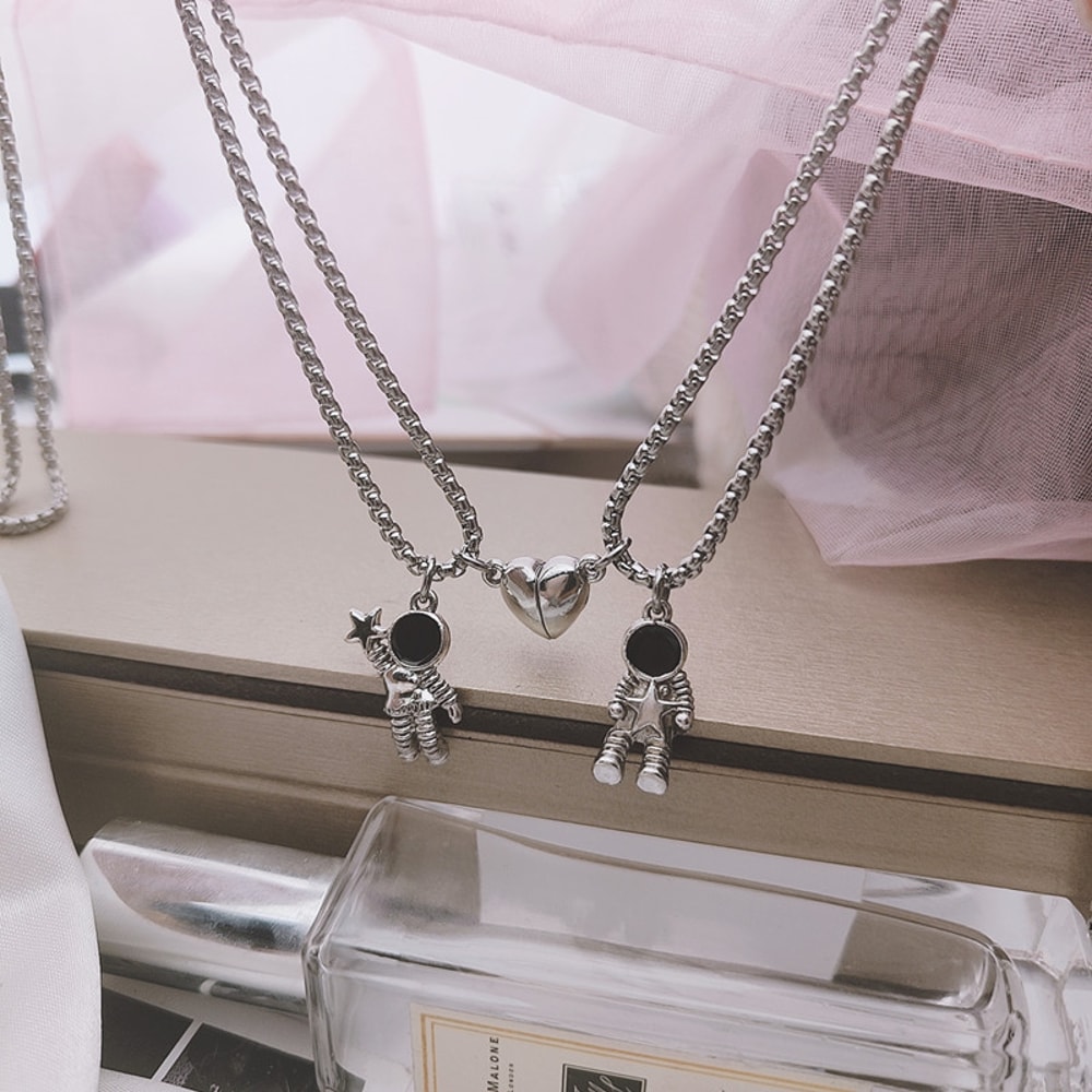 Astronaut Star Magnetic Heart Necklace Creative Spaceman Pendant Couple Jewelry Lovers Friendship G 5
