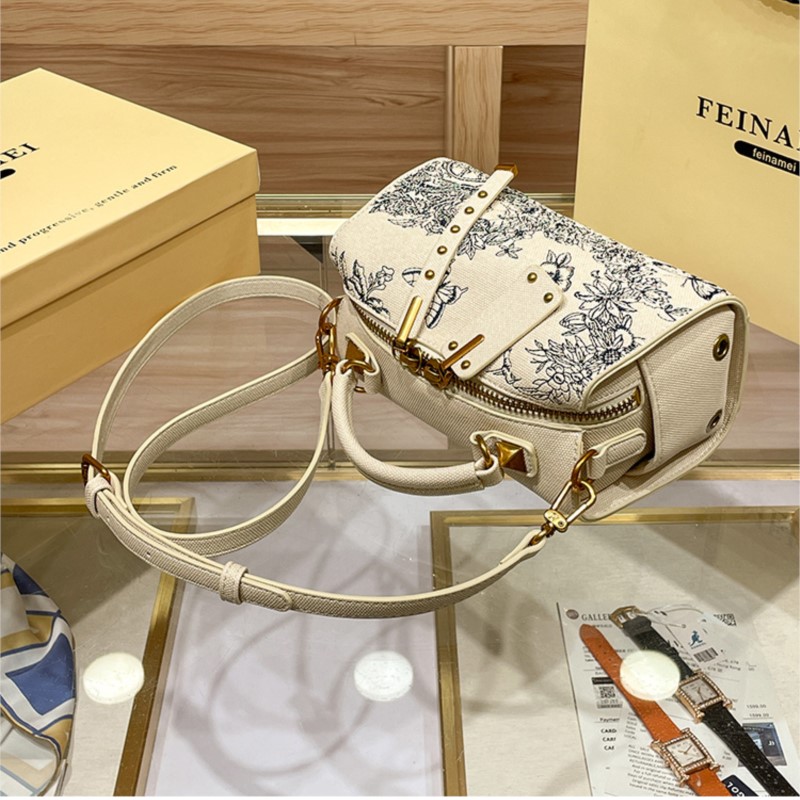 Light Luxury Embroidered Boston Pillow Bag, Women's Fashion Designer Handbag, High-End Texture Crossbody Purse