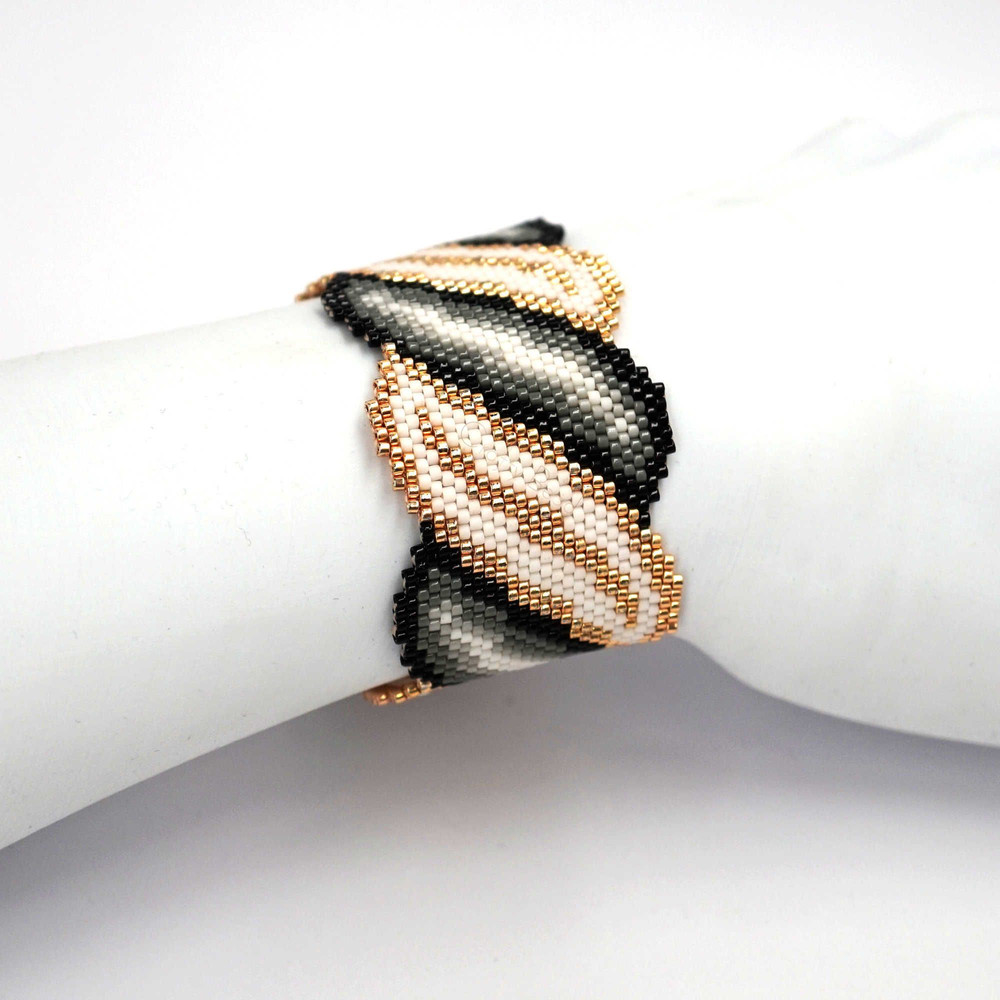 Beading Pattern For Delica Bracelet With Shiny Gold White And Black Spiral Scroll Bold Design For A 5