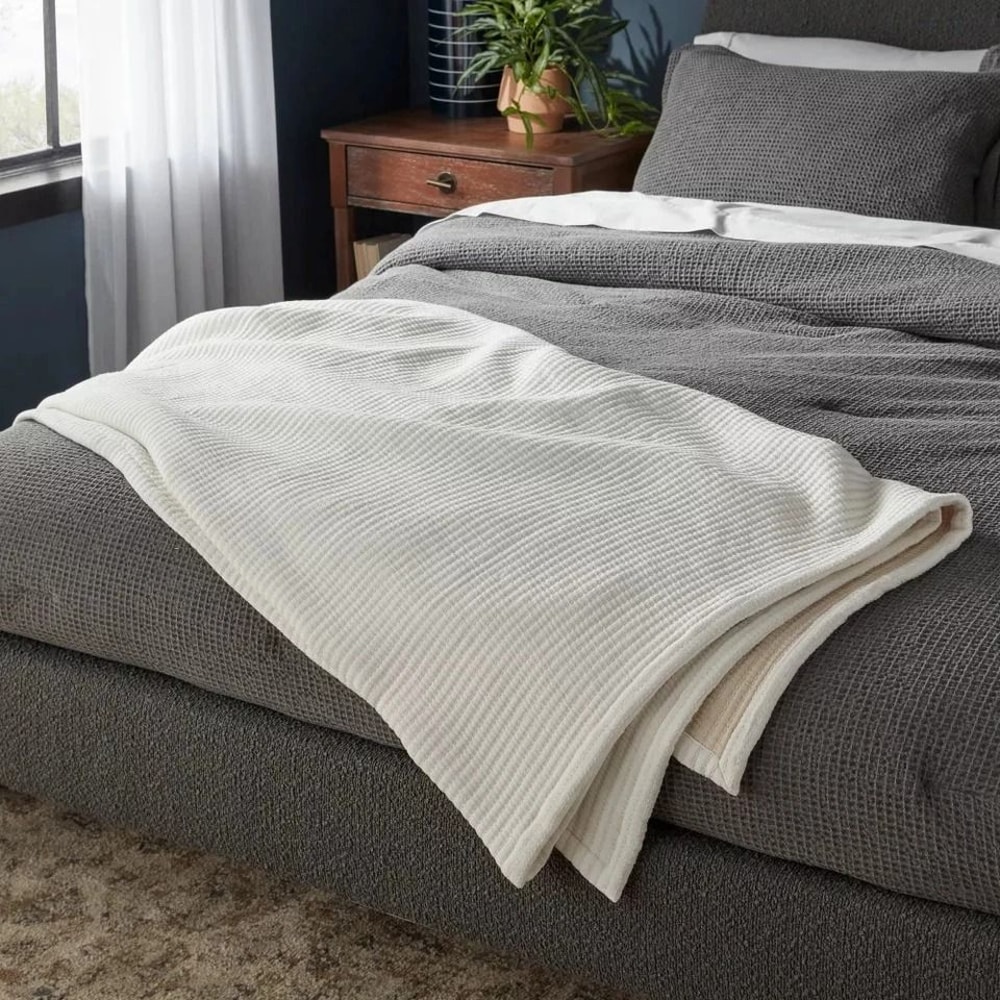 Bed Blanket FullQueen Comfortable Cozy Machine Washable Threshold 2