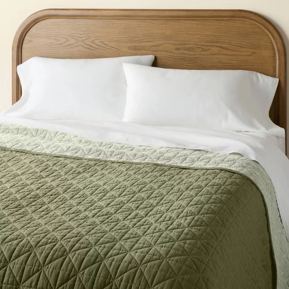 Lightweight FullQueen Reversible Quilt Tonal Green With Diamond Stitching Thread Count Polyester Fi 1