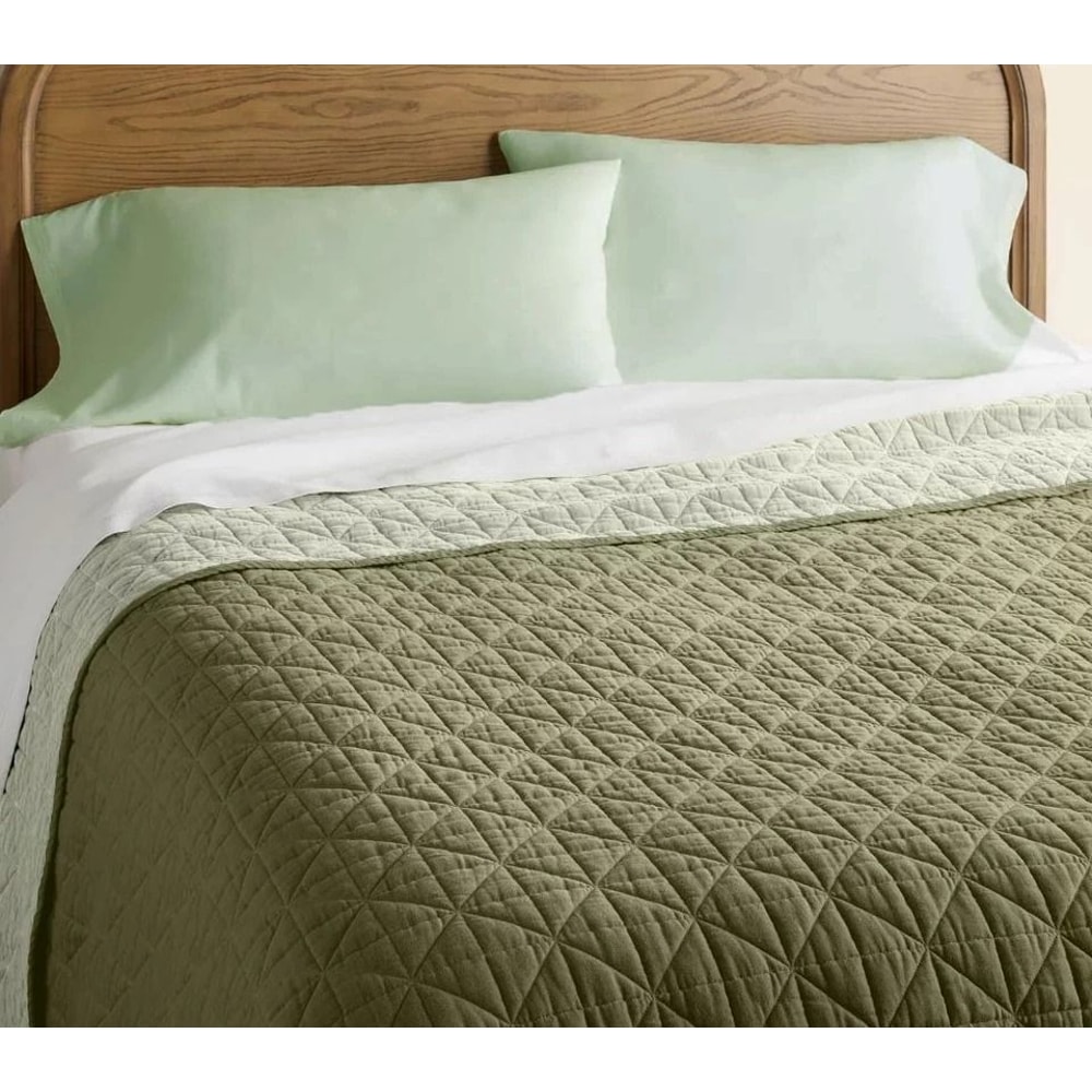 Lightweight FullQueen Reversible Quilt Tonal Green With Diamond Stitching Thread Count Polyester Fi 0