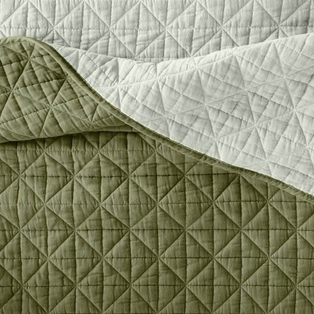 Lightweight FullQueen Reversible Quilt Tonal Green With Diamond Stitching Thread Count Polyester Fi 4