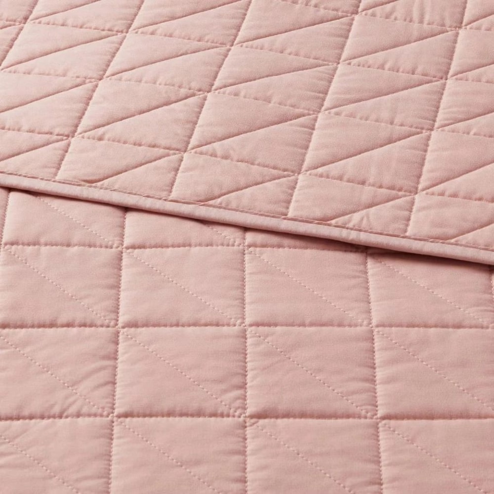 Room Essentials FullQueen Microfiber Quilt Light Pink Soft Polyester Fiber Fill Machine Washable Co 1