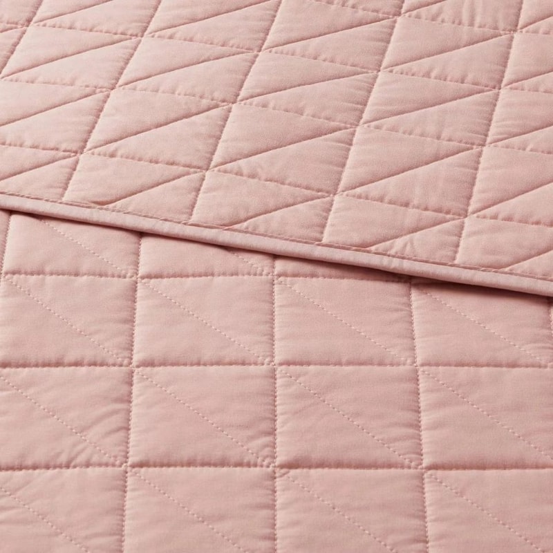 Room Essentials FullQueen Microfiber Quilt Light Pink Soft Polyester Fiber Fill Machine Washable Co 1