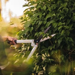 hedge shears lightweight, rust-resistant, ergonomic non-slip grip, fibercomp construction for easy trimming