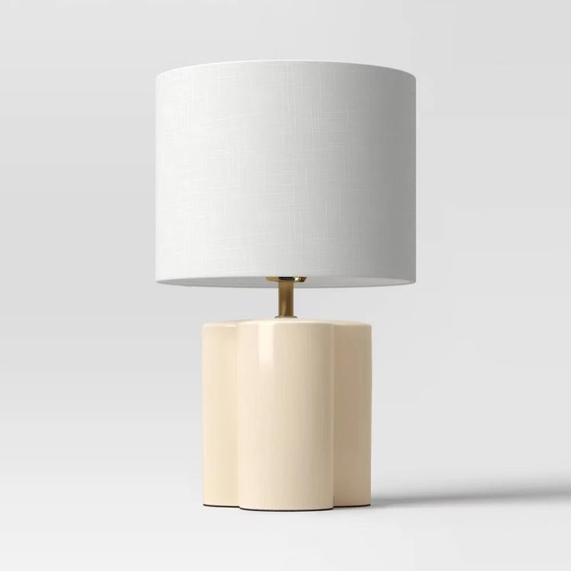 Modern Clover Table Lamp Cream Stylish Ceramic Base With Linen Shade 3