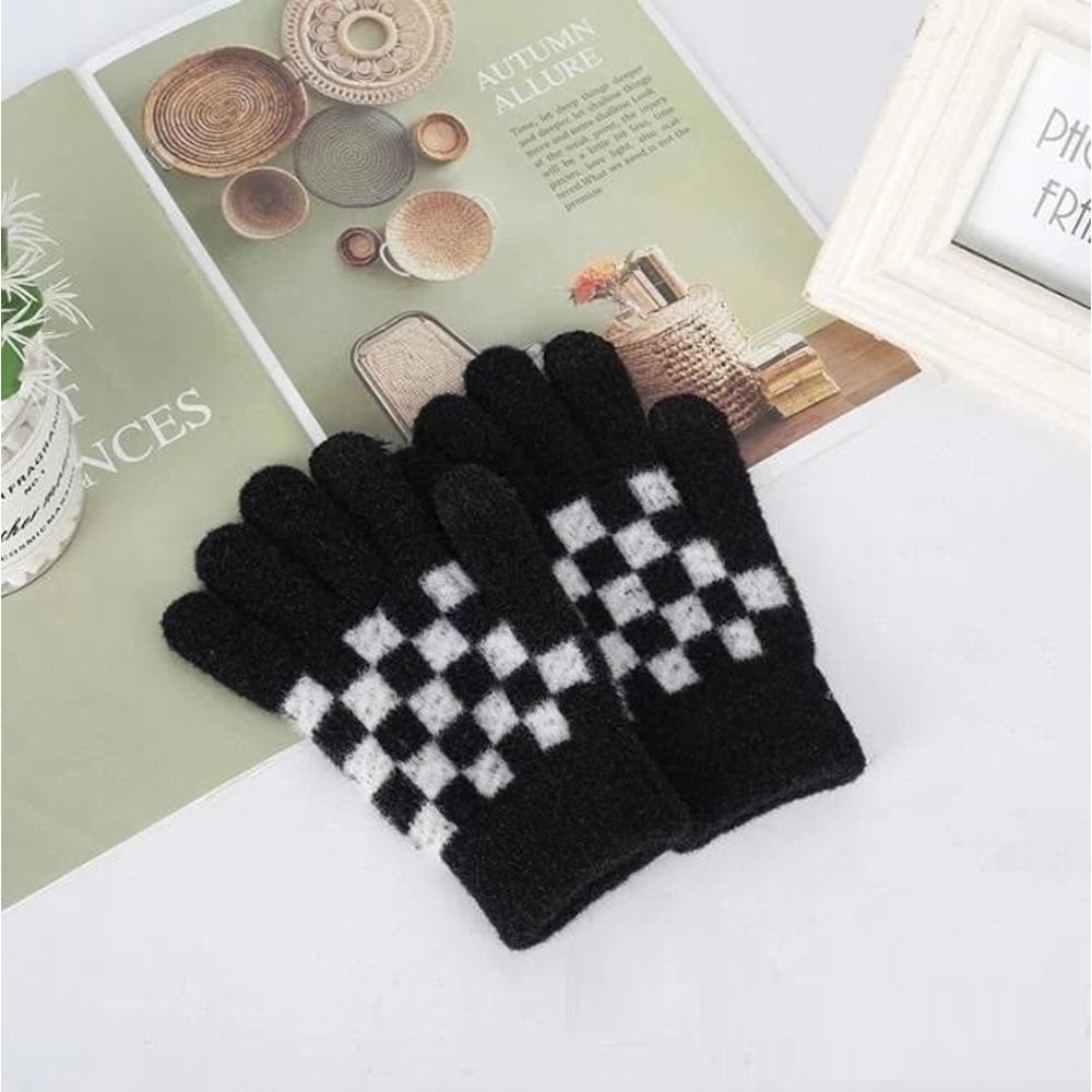 Cozy Plaid Checkered Knit Winter Gloves For Men And Women Warm And Stylish Black Pink White Choices 4