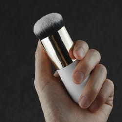 pro makeup brush for foundation, blush, contour, and powder application
