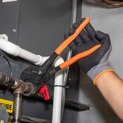 plier wrench with parallel jaws and quick adjust